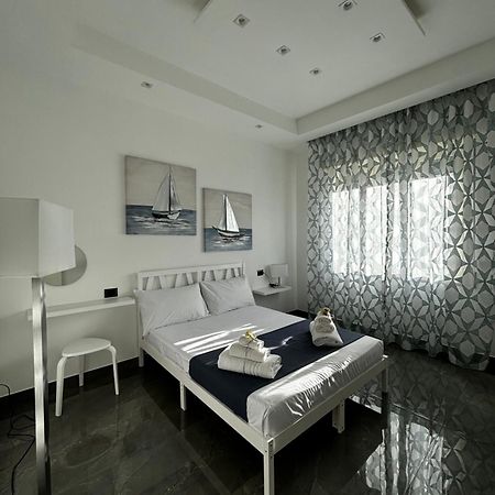Louis Helen Apartment Napoli Bagian luar foto