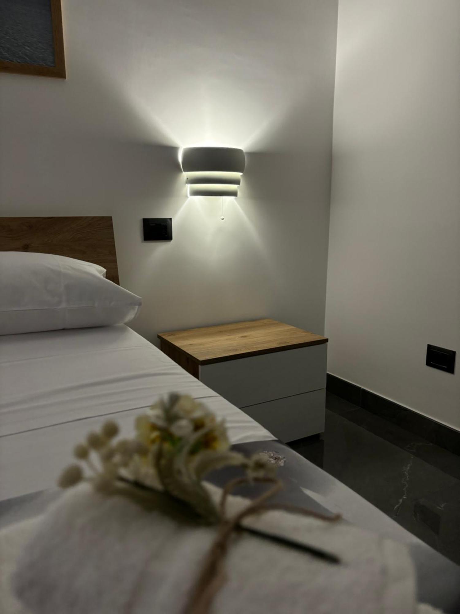 Louis Helen Apartment Napoli Bagian luar foto