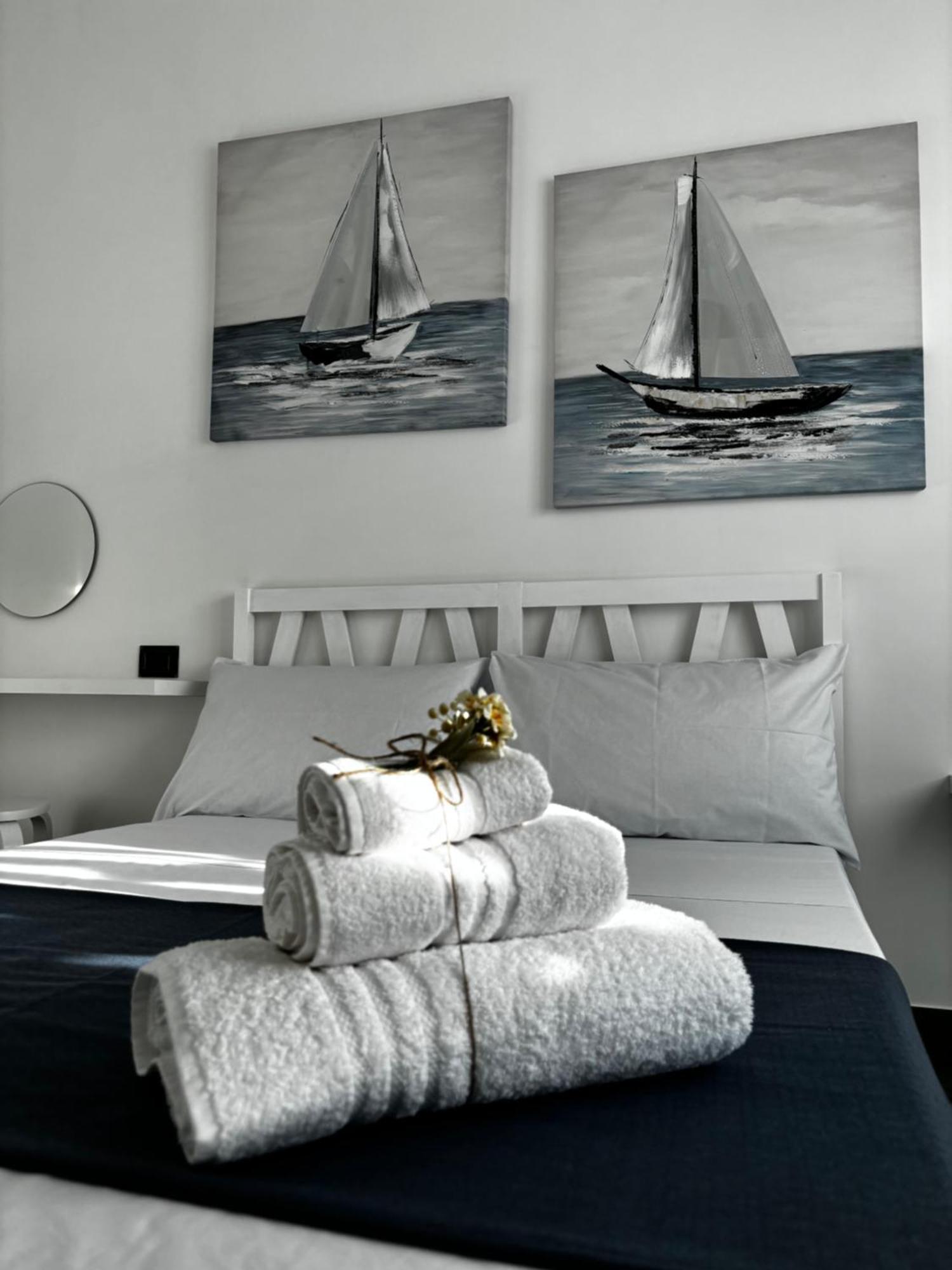 Louis Helen Apartment Napoli Bagian luar foto