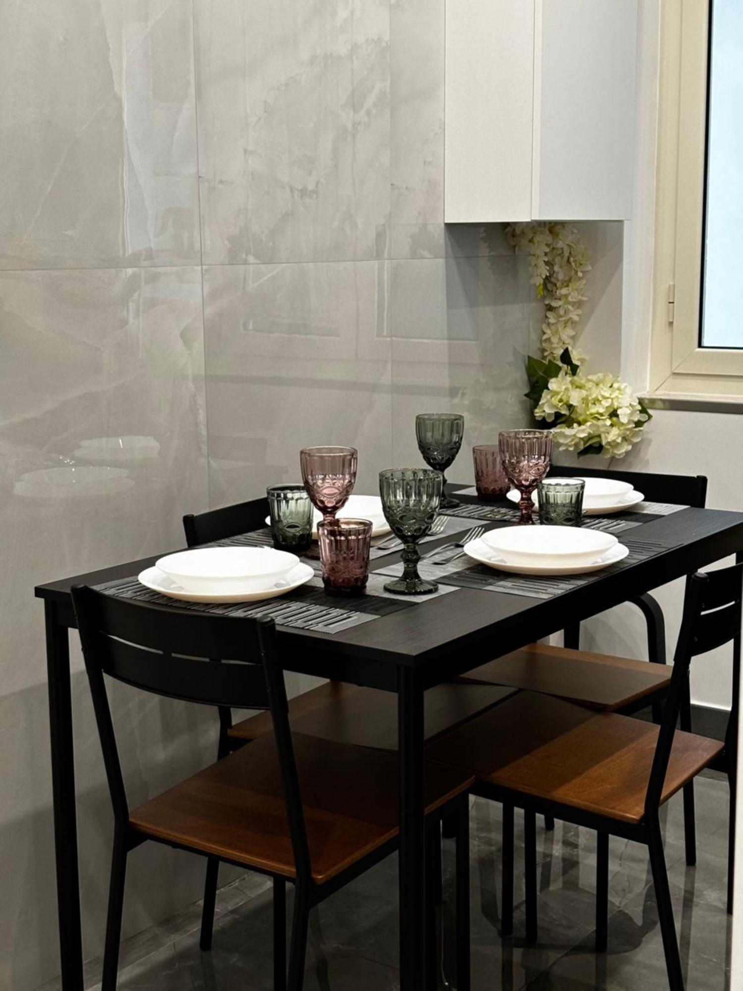 Louis Helen Apartment Napoli Bagian luar foto