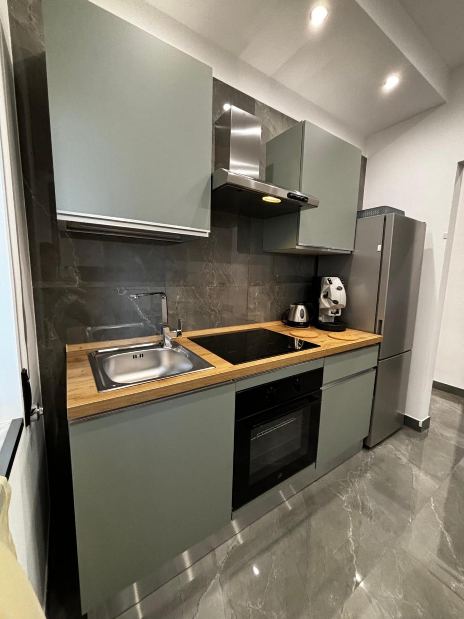 Louis Helen Apartment Napoli Bagian luar foto