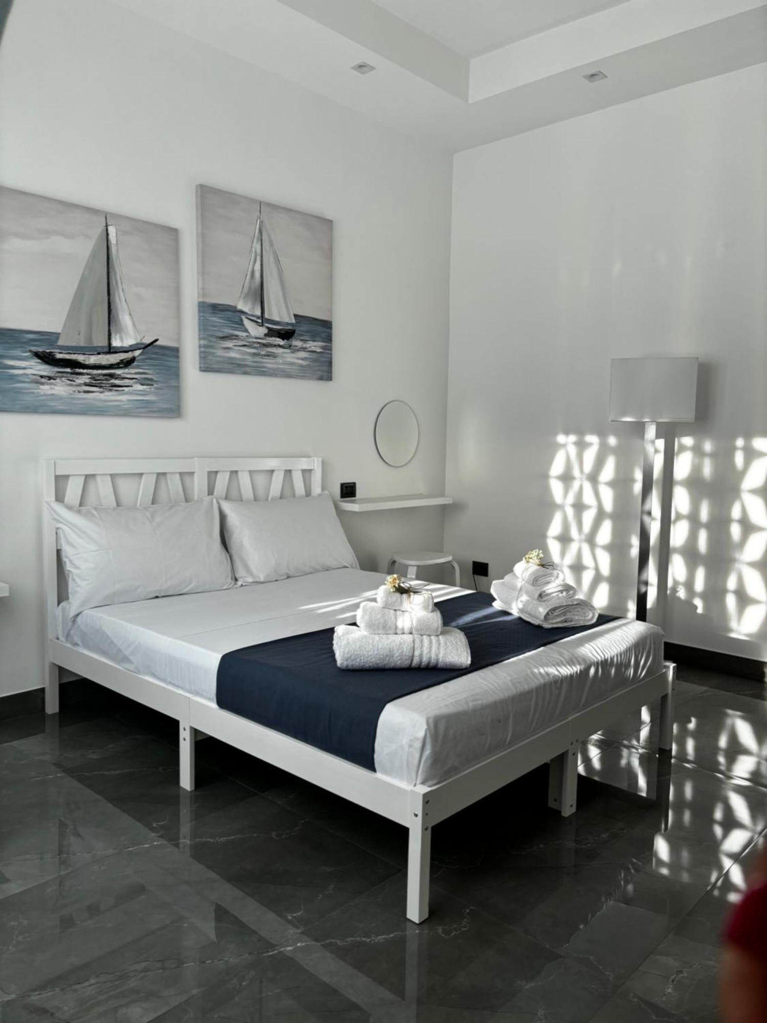 Louis Helen Apartment Napoli Bagian luar foto