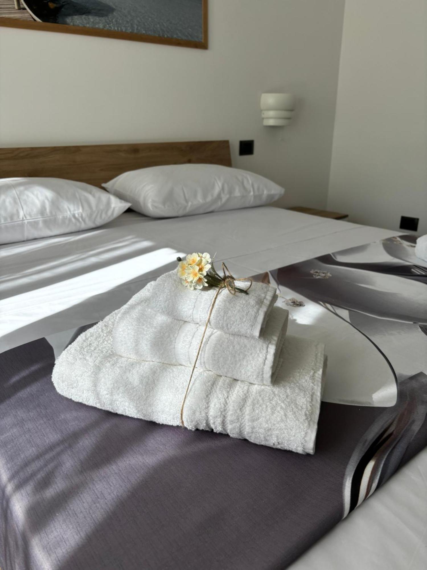 Louis Helen Apartment Napoli Bagian luar foto