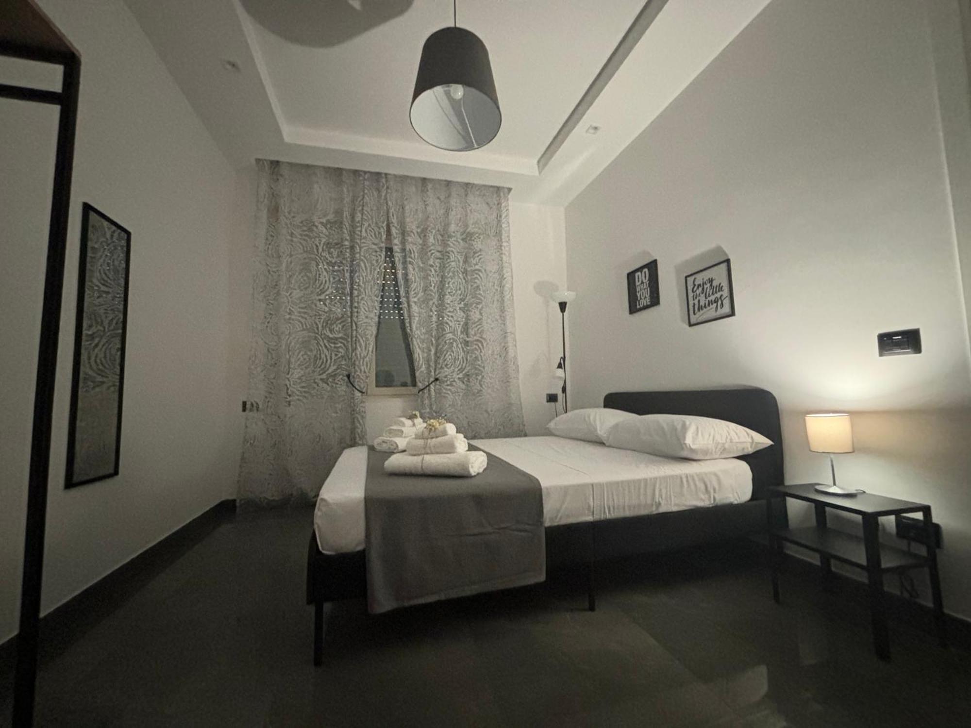 Louis Helen Apartment Napoli Bagian luar foto