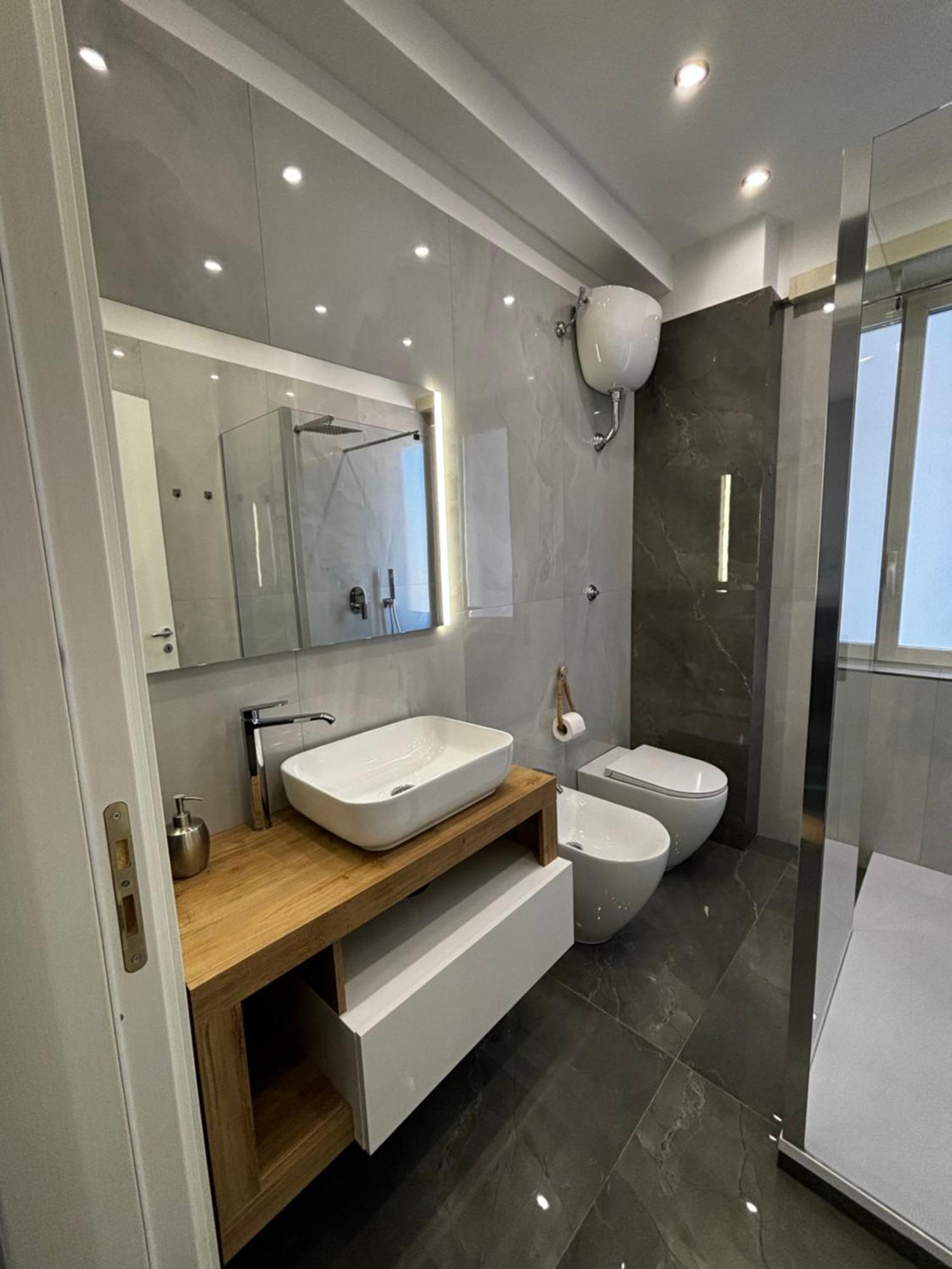 Louis Helen Apartment Napoli Bagian luar foto