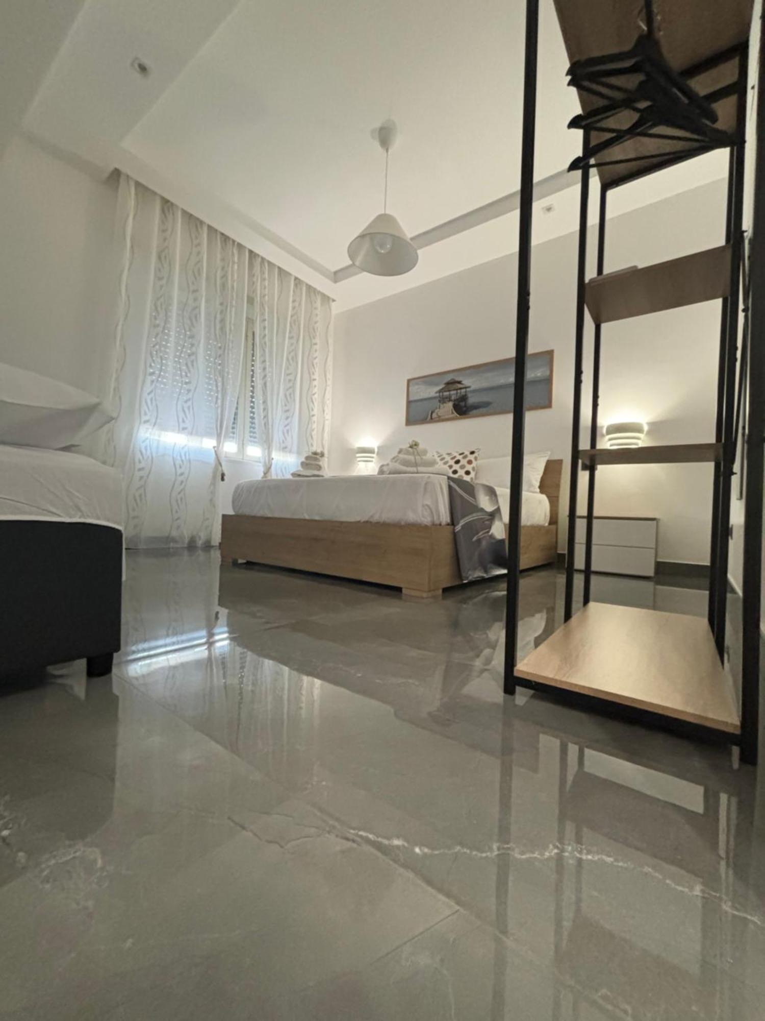 Louis Helen Apartment Napoli Bagian luar foto