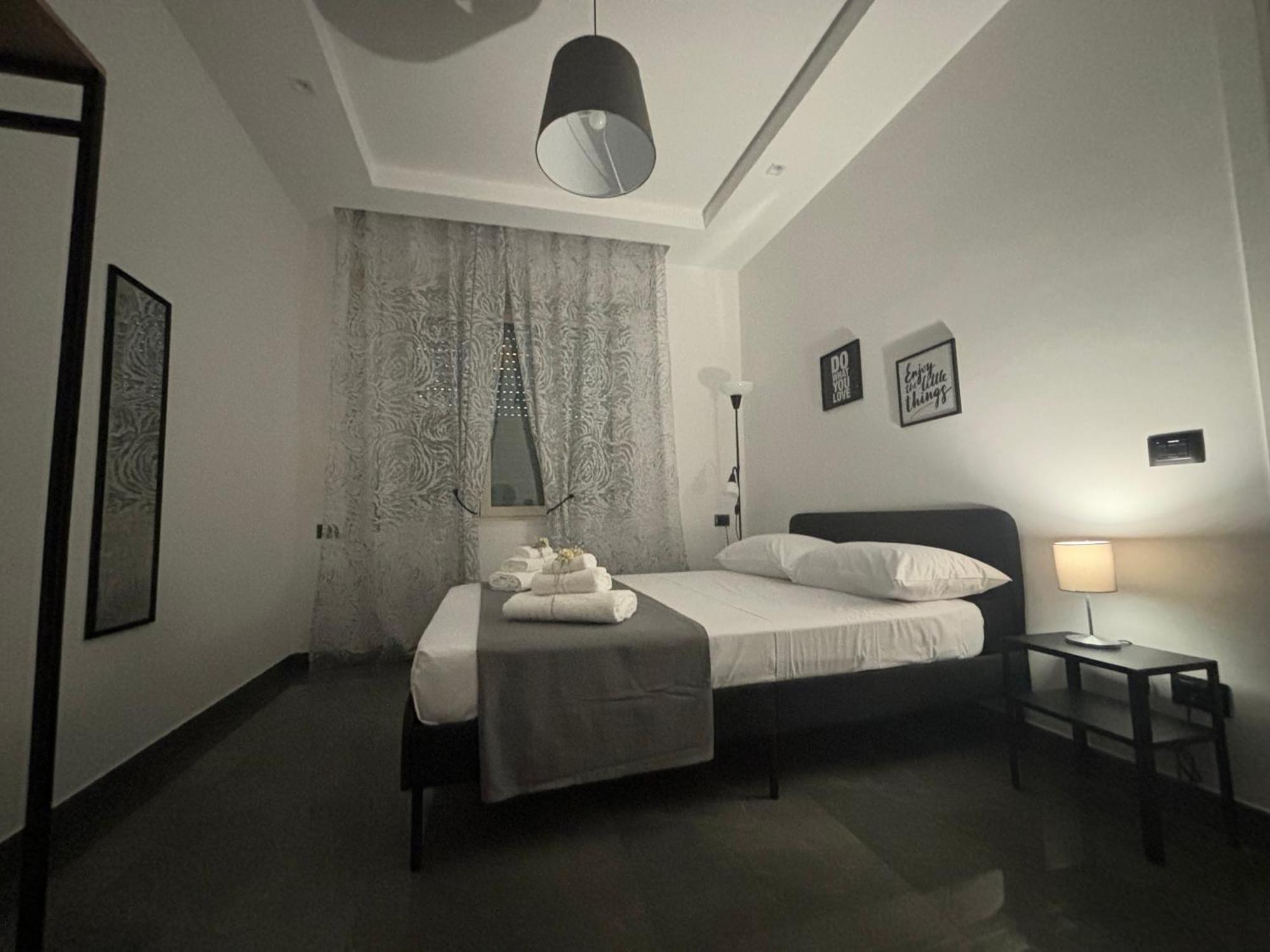 Louis Helen Apartment Napoli Bagian luar foto